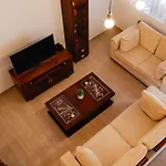 아파트 Koul House *